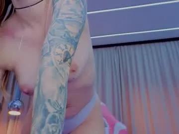 reina_cummings on Chaturbate