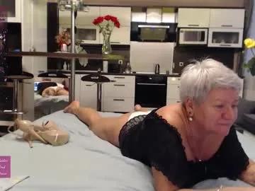 roxana_brooks — tongue out with saliva [54 tokens left] #milf #mature #blonde #bigboobs #squirt