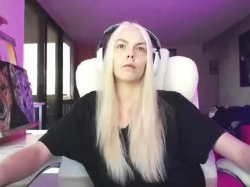 Freechat tinykylie on Chaturbate