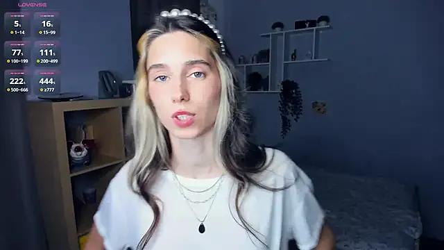 Freechat AntonettaTarring on StripChat