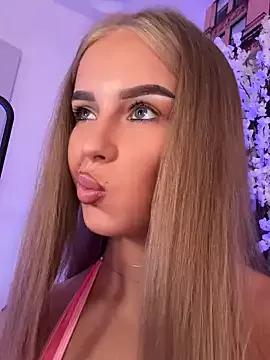 Freechat AubrieleRouj1 on StripChat