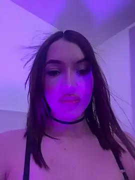 Bella-taylorr — spit in boobs