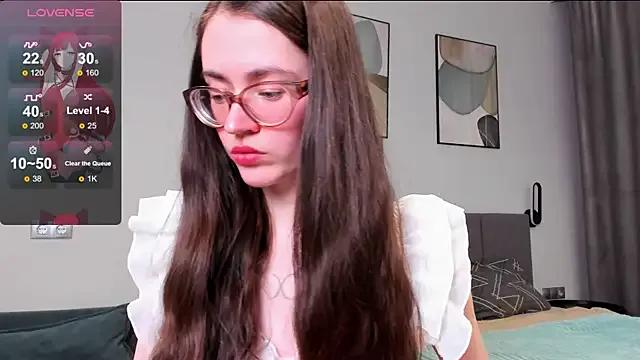 Freechat bellacatlovesmeat on StripChat