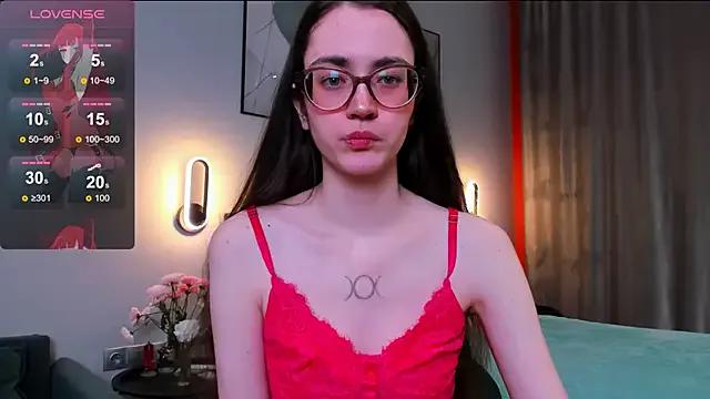 Freechat bellacatlovesmeat on StripChat