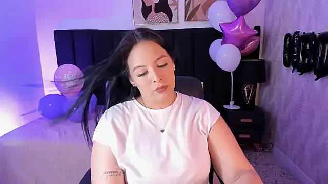 Freechat camiladuke7 on StripChat