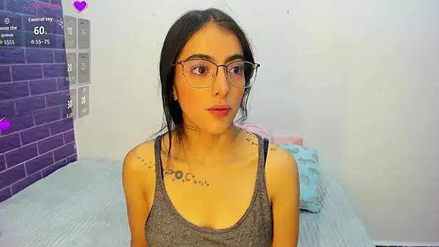 Freechat Cora_222 on StripChat