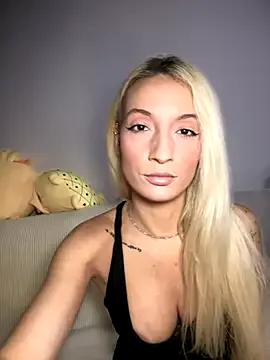 Freechat Ella_Charm on StripChat