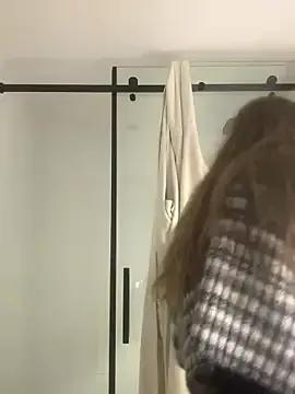 elliepixie — I squirt in the shower