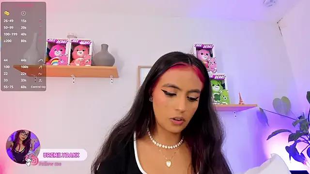 emily_bank on StripChat