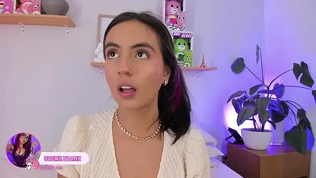 emily_bank on StripChat