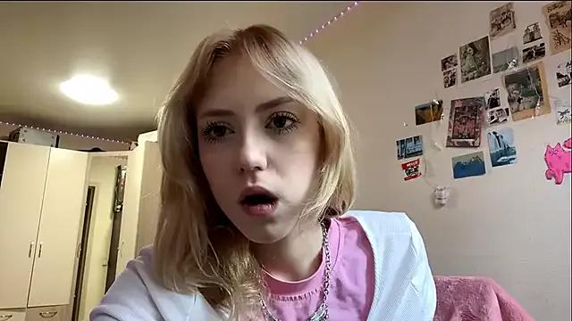 Freechat HeatLily on StripChat