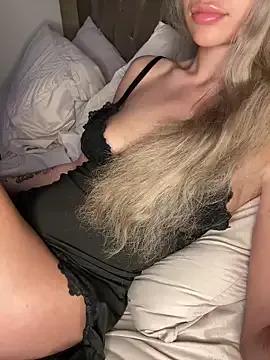 Group Honeyyyxo on StripChat