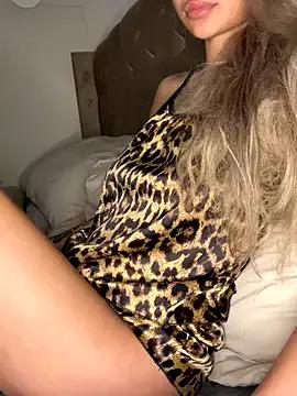 Group Honeyyyxo on StripChat