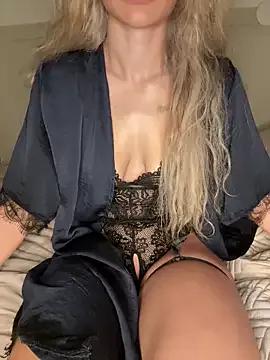 Group Honeyyyxo on StripChat