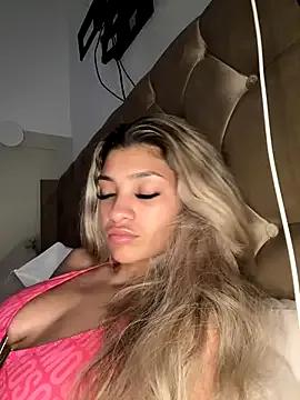 Group Honeyyyxo on StripChat