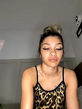 Group Honeyyyxo on StripChat