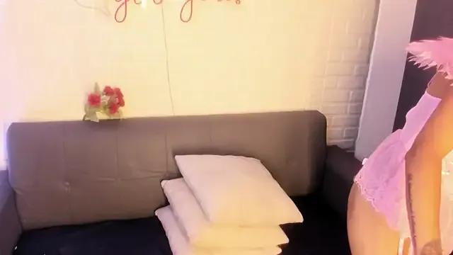 karina_gomez_18 on StripChat