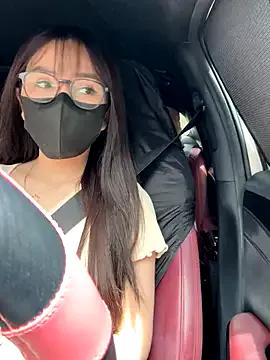 Linh_2004 on StripChat