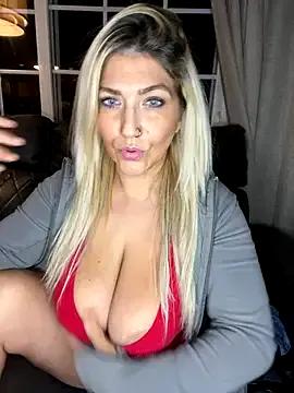 LittleMissEeve — Play with my wet pussy