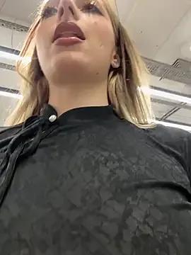 Freechat LoraaDoll on StripChat