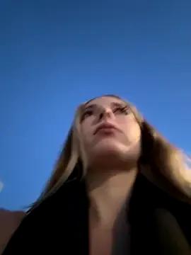 Freechat LoraaDoll on StripChat