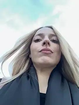 Freechat LoraaDoll on StripChat