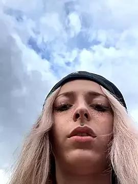 Freechat LoraaDoll on StripChat