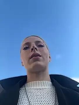 Freechat LoraaDoll on StripChat