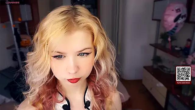 StripChat LynetHakes is Freechat LynetHakes — my ass was born for slapping