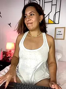 miss__caroline — Oil in ass +twerking