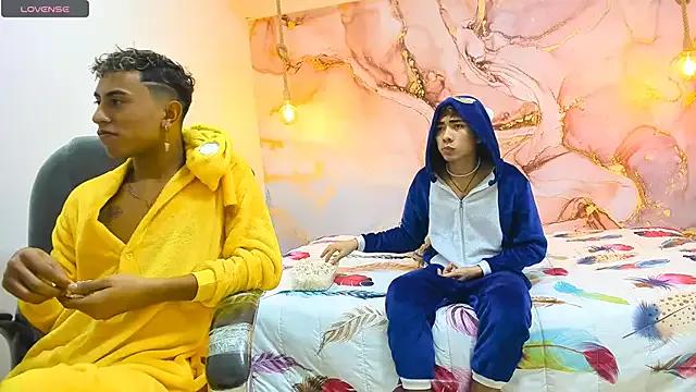 Freechat StrawwBoys on StripChat