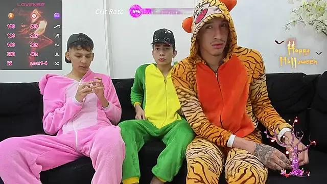 Freechat StrawwBoys on StripChat