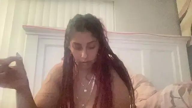 Freechat sweetnjuicyyy on StripChat