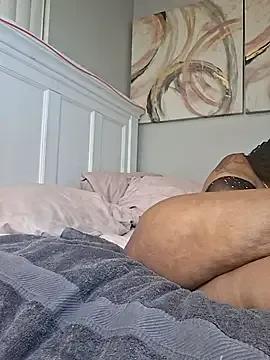 Freechat sweetnjuicyyy on StripChat