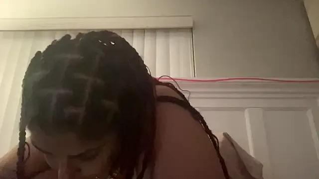 Freechat sweetnjuicyyy on StripChat