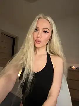 xDinnax — finger fuck pussy in bed