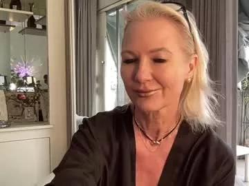 gl1tter_barbie on Chaturbate 