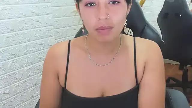 Aisha_09 on StripChat 